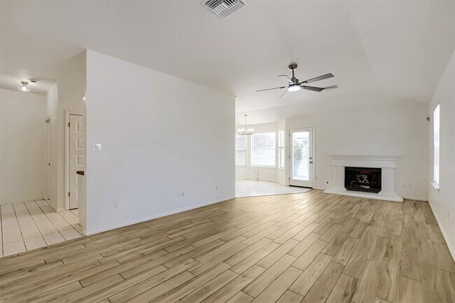 Building Photo - 14601 Montoro Dr
