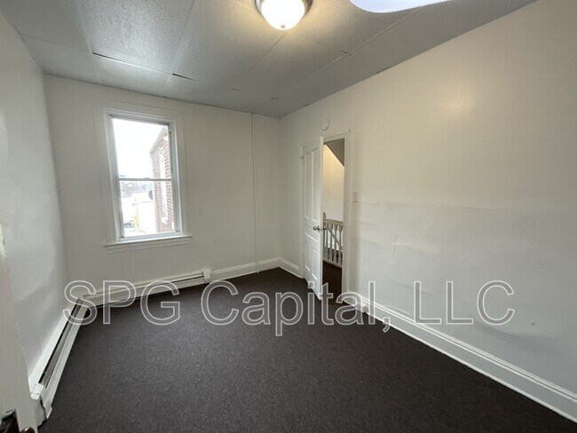 Building Photo - 938 W College Ave