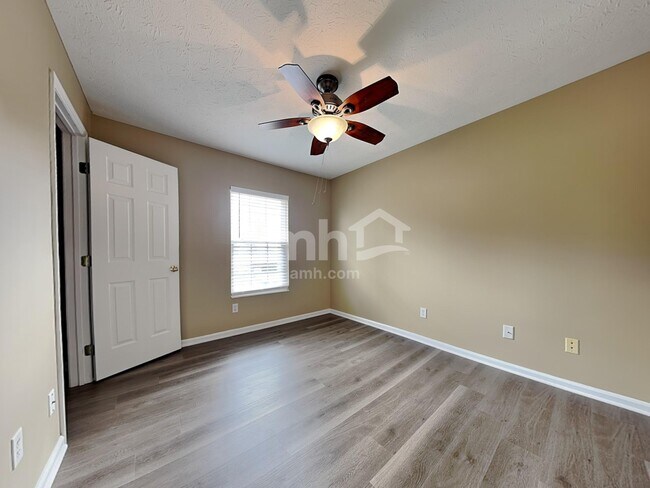 Building Photo - 9865 Whispering Pine Dr