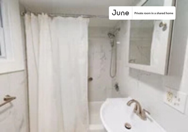 Building Photo - Room in Shared 4 bed/2.5 bath home