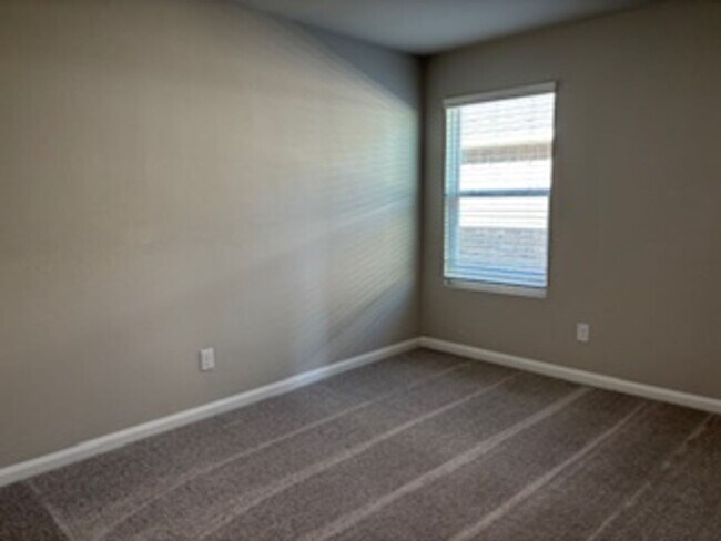 Building Photo - First Month Free! Beautiful New Home!