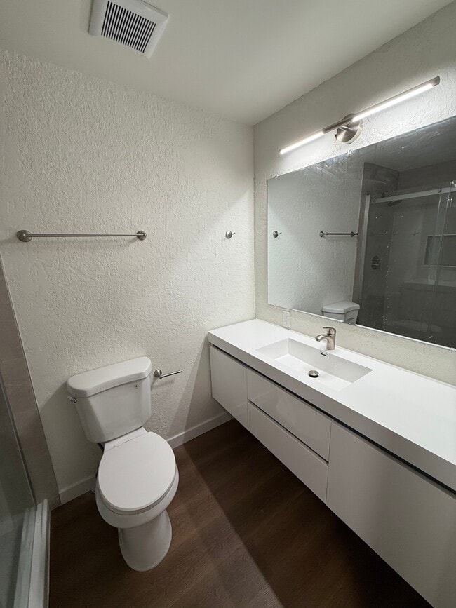 Building Photo - 9404 Stone Ave N