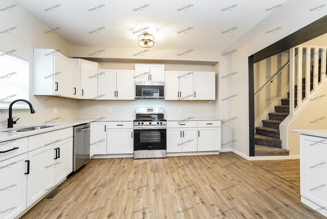 Building Photo - 148 W Park Ave