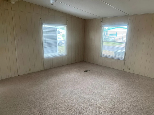 Building Photo - 4982 Foxwood Lake Dr