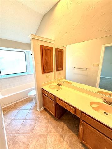 Building Photo - 1321 Chicota Dr