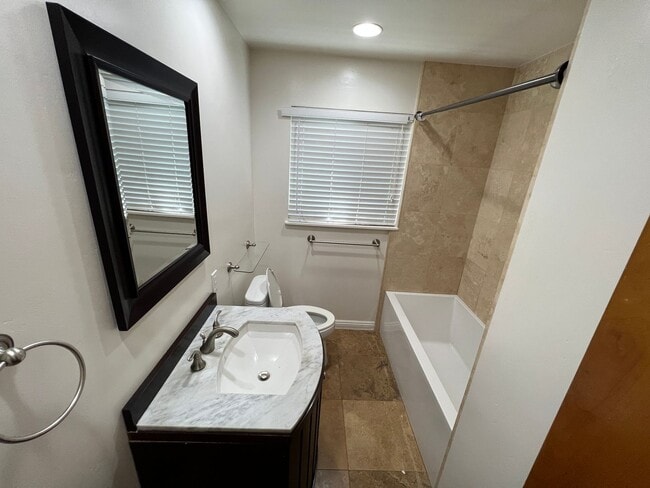 Building Photo - Charming Neighborhood in Carmichael with b...
