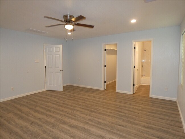 Building Photo - 8215 Canyon St