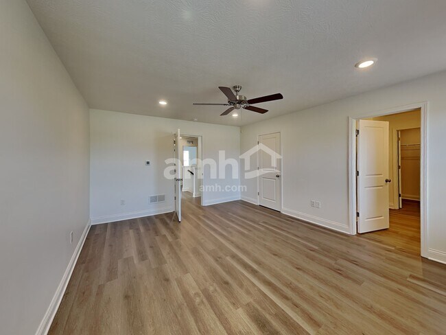 Building Photo - 9184 Henley Ave