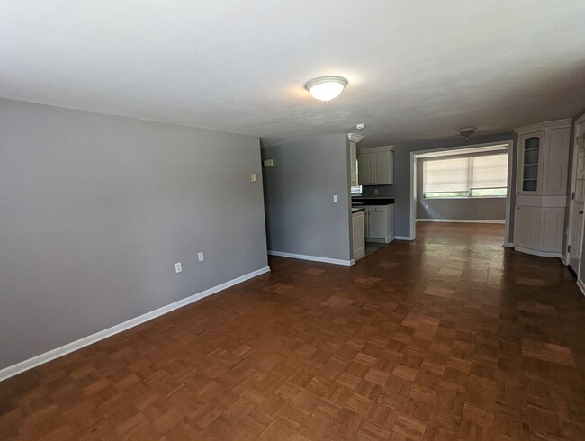 Building Photo - Nicely Sized One Bedroom House in Bevelry ...