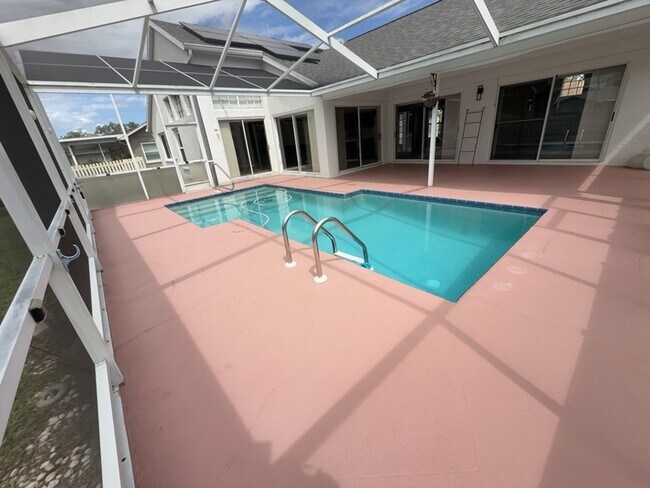 Building Photo - 1347 Overland Dr