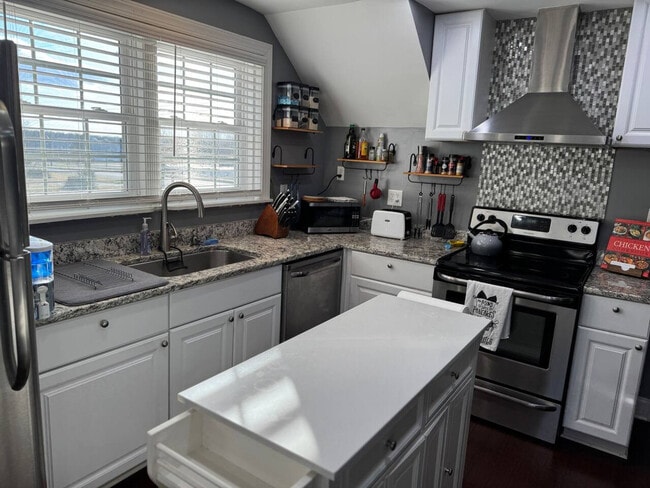 Building Photo - 10417 S Grant Ave