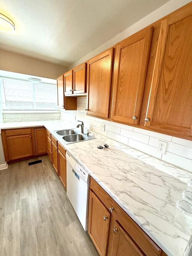 Building Photo - 4015 Stonedike Dr