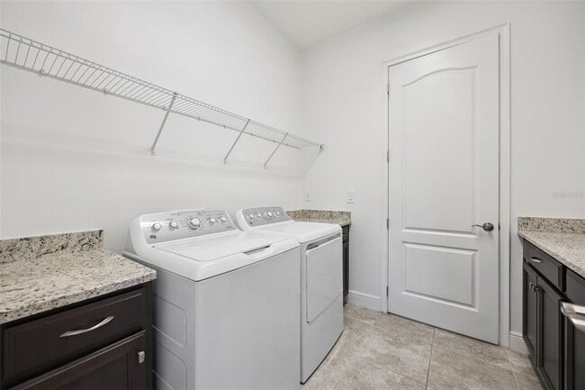 Building Photo - 5013 E Fountainwood Dr