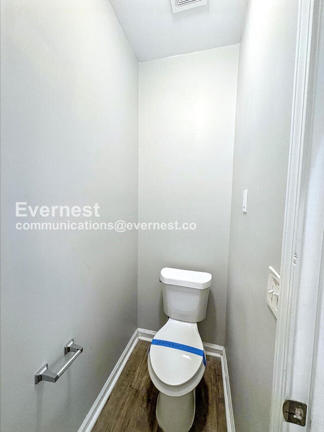 Building Photo - 2768 Summit Pkwy SW