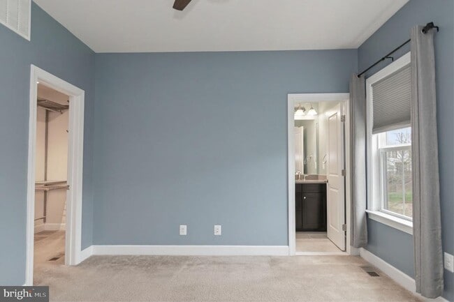 Building Photo - 3697 Ambrose Hills Rd