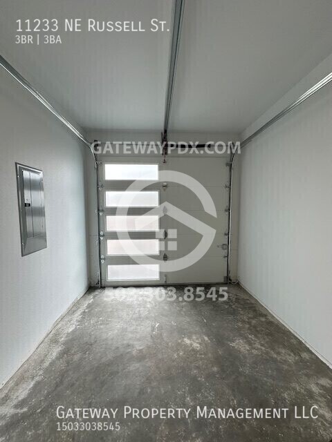 Building Photo - 11233 NE Russell St