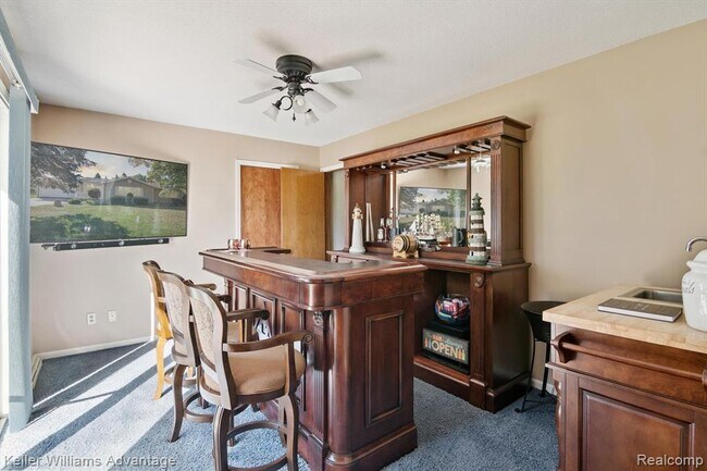 Building Photo - 245 Lynbrook Dr