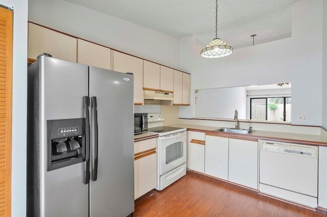 Building Photo - 10240 Boca Bend W