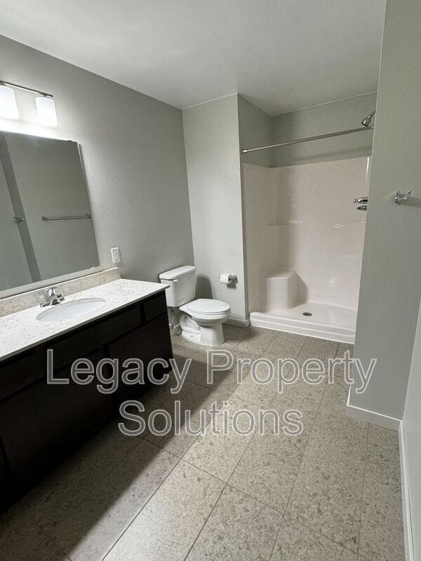 Building Photo - 220 E Greenfield Ln