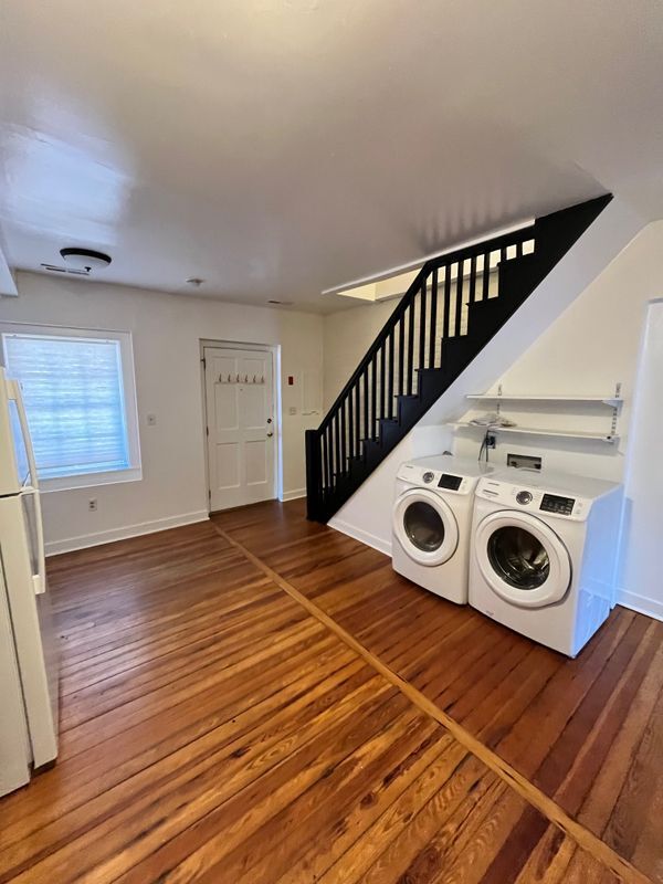 Building Photo - 610 Caroline St