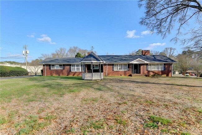 Building Photo - 8 Highland Ln