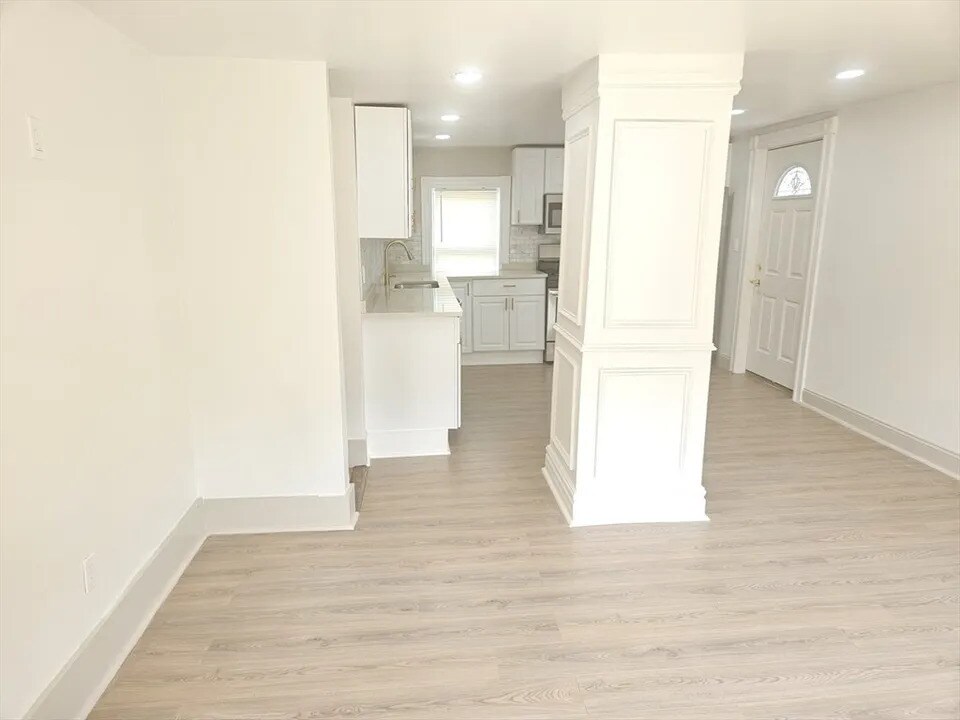 Building Photo - 222 N Main St