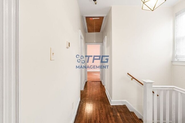 Building Photo - 121 Bentley Ave