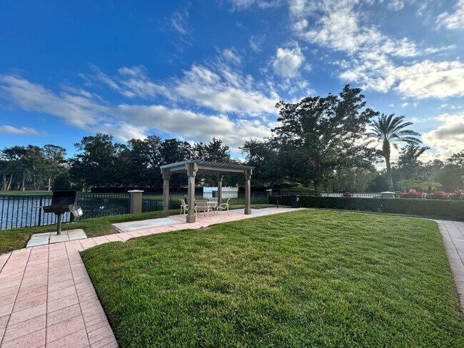 Building Photo - Newly Renovated 2 BED/2 BATH Condo in Longwood!