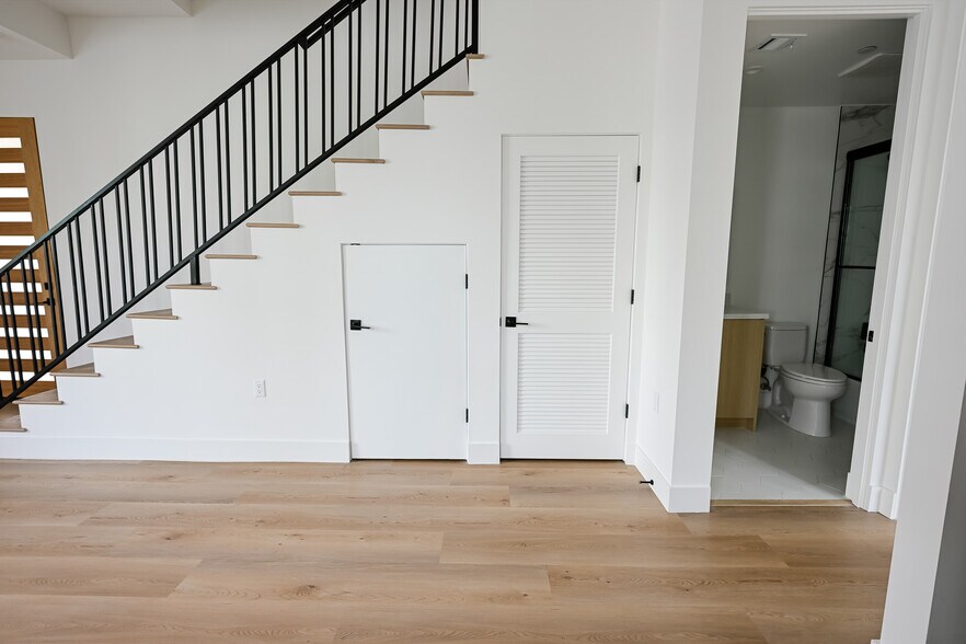 Building Photo - 11241 Morrison St