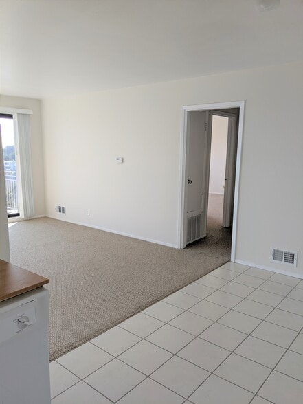 Building Photo - 350 Glenview Drive