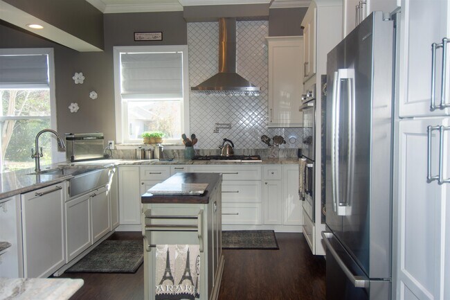 Building Photo - 500 Turnberry Ln