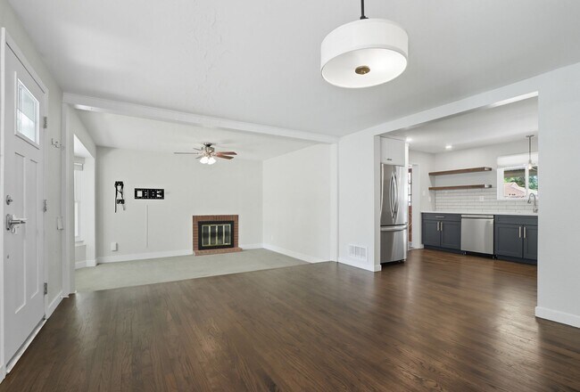 Building Photo - 2 bed 1 bath Ranch in Lowry in Denver
