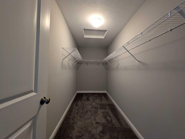 Building Photo - 800 Avebury Dr