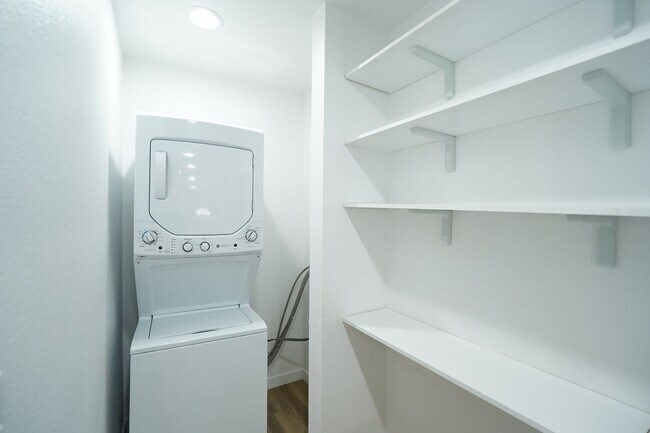 Building Photo - 26074 Bay Ave