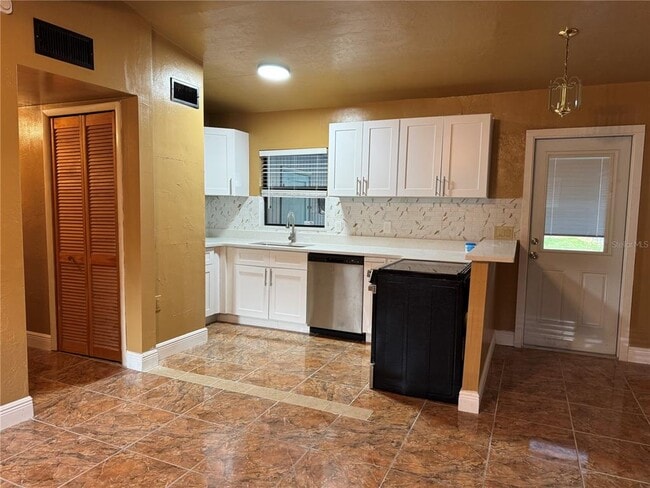 Building Photo - 1930 Walton St S