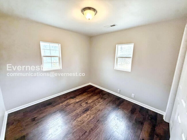 Building Photo - 318 Oregon St