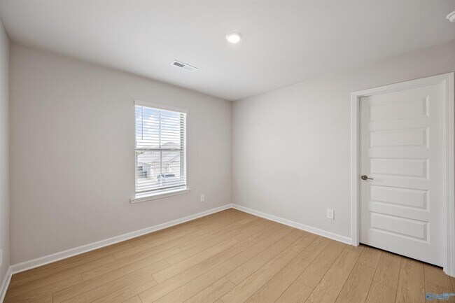 Building Photo - 4608 Hampton Glen Circle SE