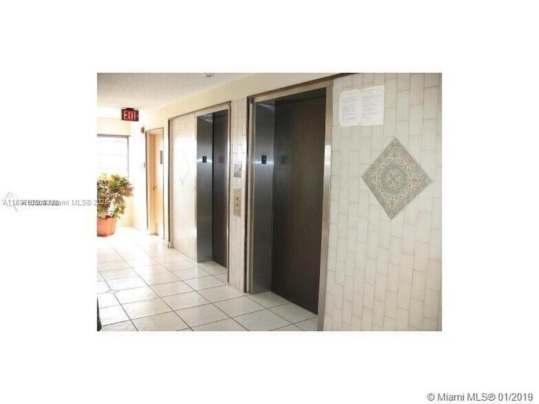 Building Photo - 9688 Fontainebleau Blvd