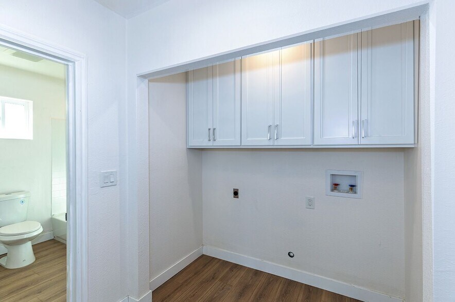 Building Photo - 2013 Walnut