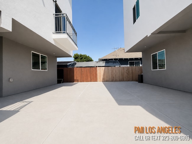 Building Photo - 1731 E 68th St