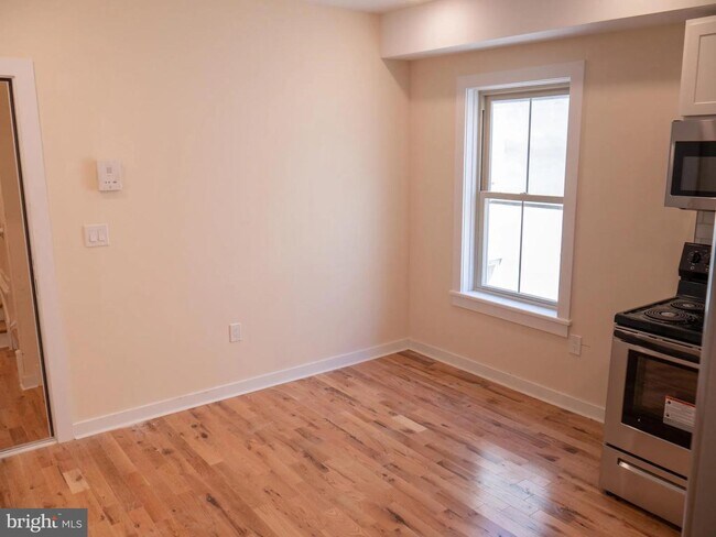 Building Photo - 1732 W Girard Ave