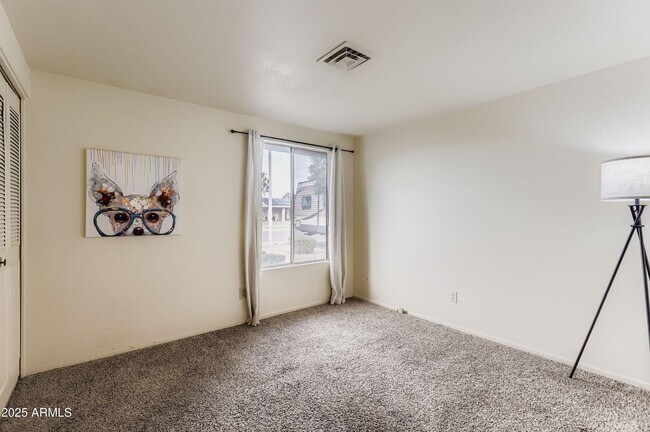 Building Photo - 1619 W El Alba Way