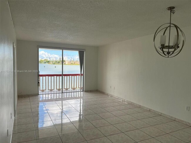 Building Photo - 2 bedroom in Miami FL 33179