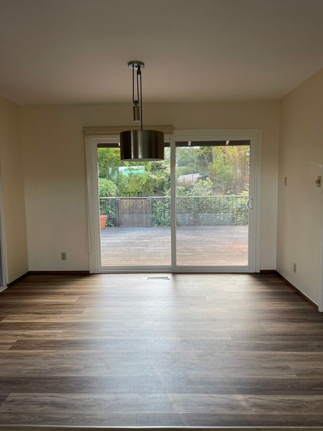 Building Photo - 8311 Buckingham Dr