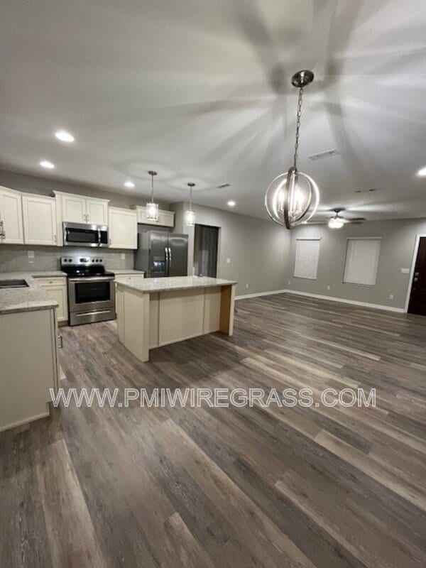 Building Photo - 347 Spruce Ln