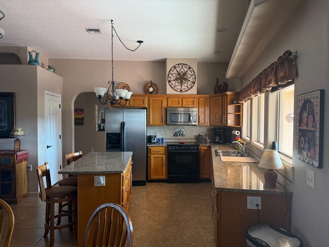 Building Photo - 3 to 6 Month Rental with Golf course views