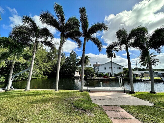 Building Photo - 4500 SW 42nd Terrace