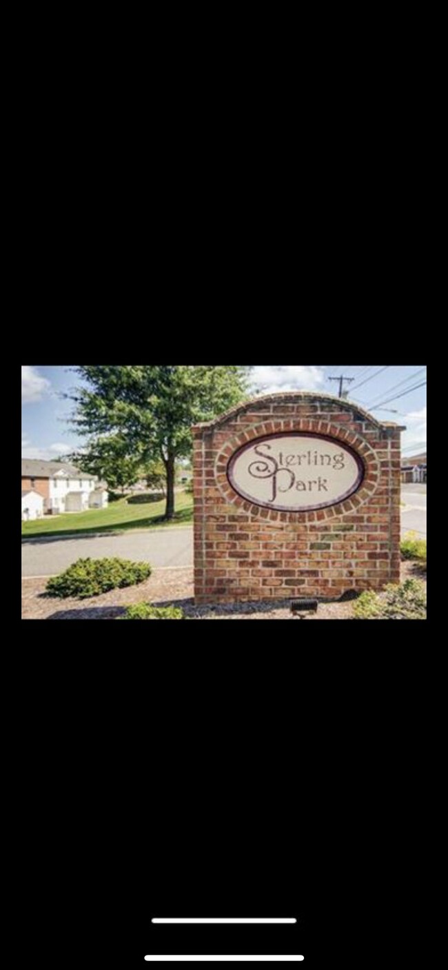 Building Photo - 3600 Old Forest Rd