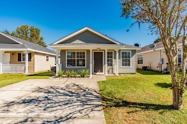 Primary Photo - Well-maintained cottage home in Bellview