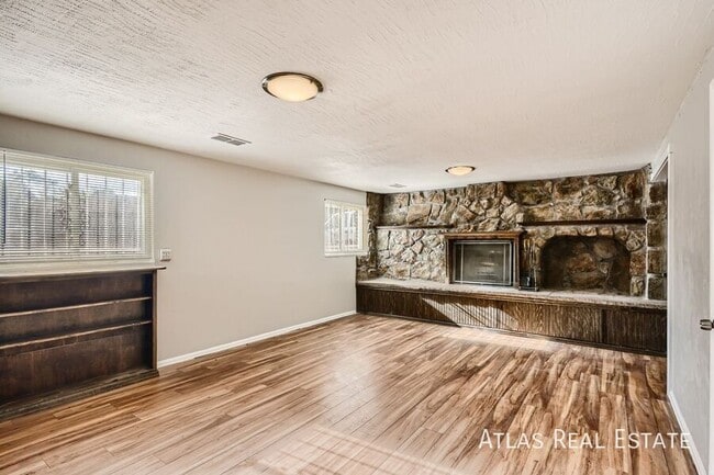 Building Photo - 538 Raemar Cir
